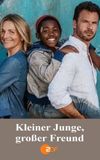 Kleiner Junge, großer Freund